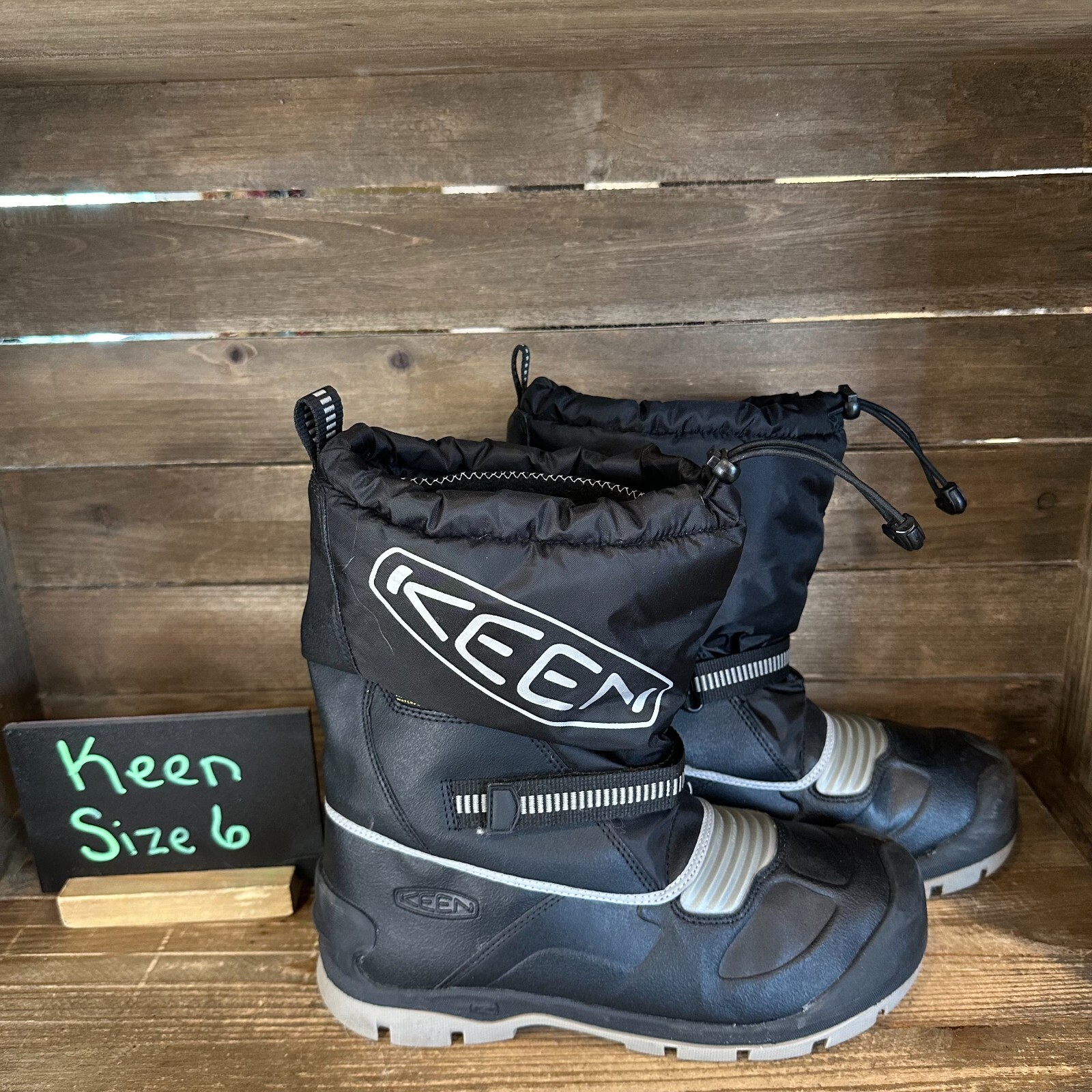 Stivali invernali medi isolati impermeabili Big Kids Keen Snow Troll taglia 6 Y in ottime condizioni