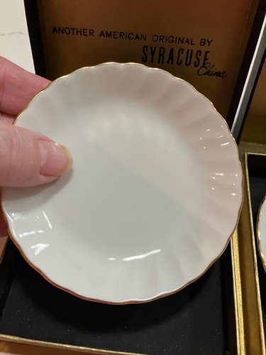 (2) Vintage Syracuse China Gold Trimmed Finger Bowls in boxes EUC- MINT - Picture 4 of 5