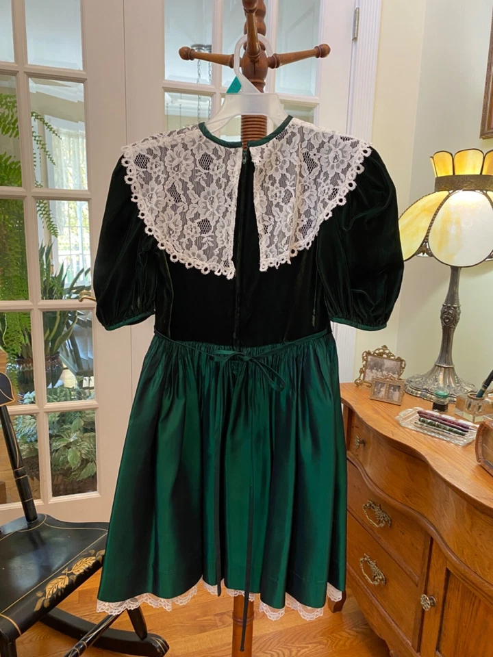 Vestido vintage de terciopelo y satén para niñas  Foto 4 de 4