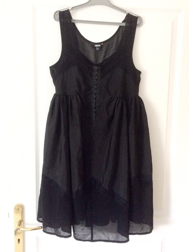 Robe Noire En Dentelle Caroll Taille 36 - Sans Manches, Longueur Genou - Occasion TBE