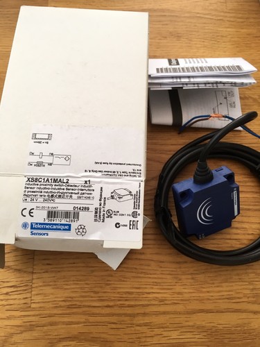 Telemecanique-Sensors-XS8C1A1MAL2-Inductive-Proximity-Switch-240V-AC-DC