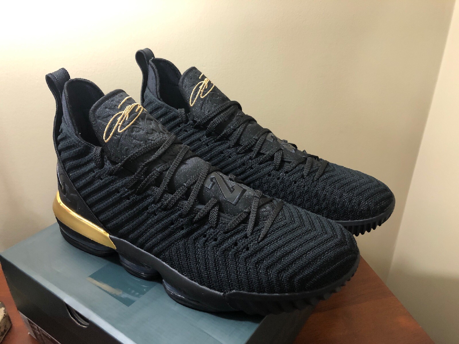 fake lebron 16