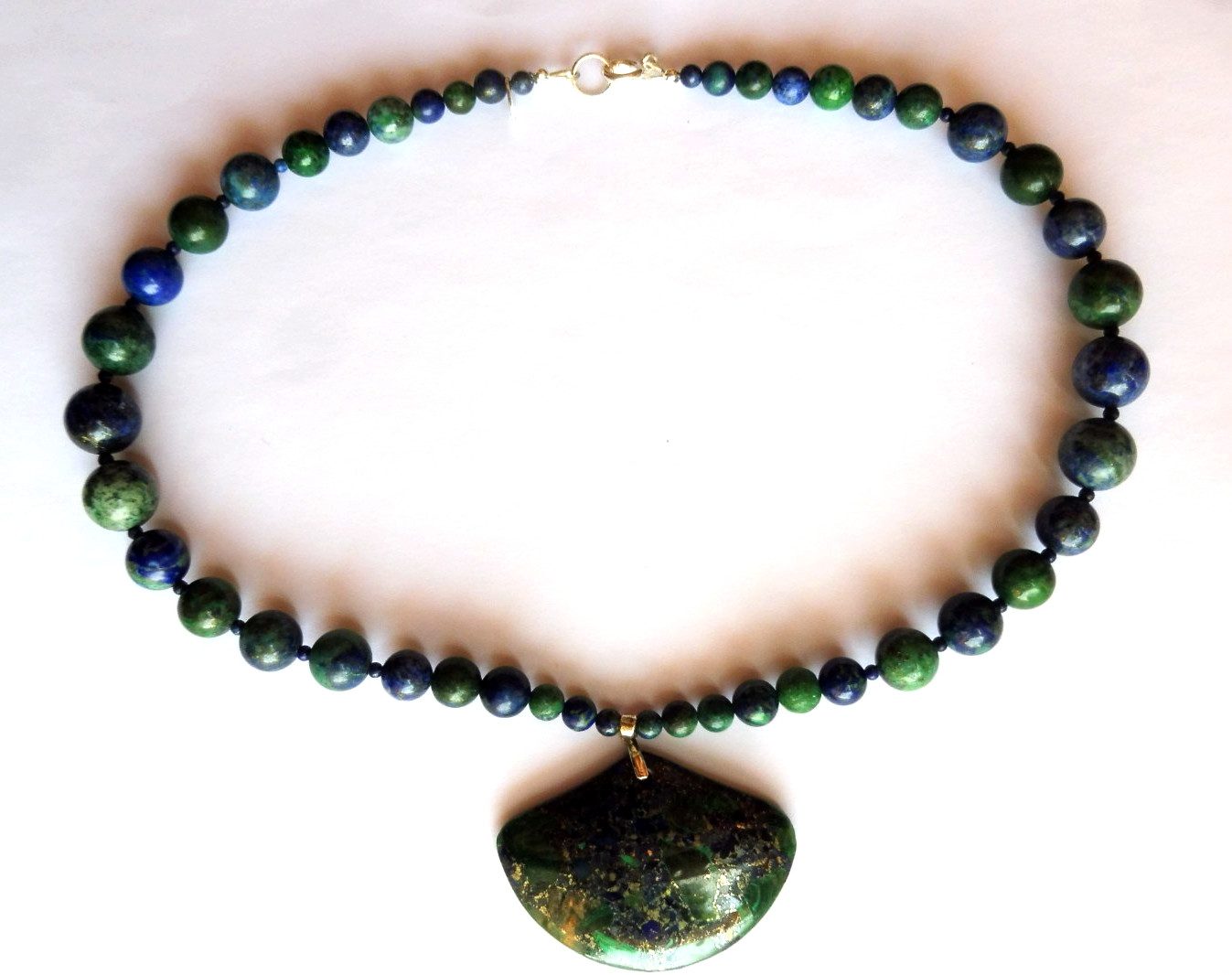 Collier azurite malachite 360 carats, le cadeau en argent idéal