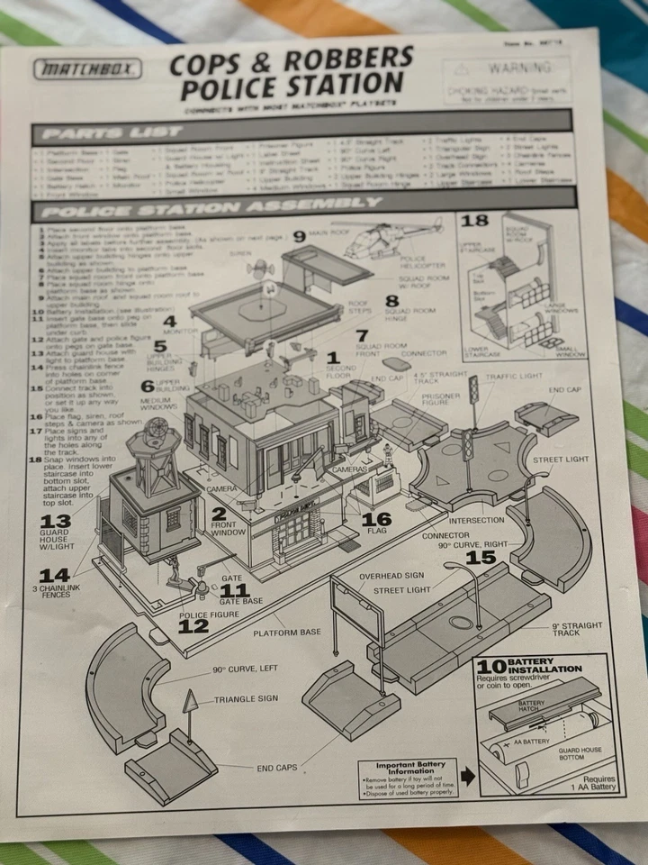 1997 Matchbox Cops & Robbers Police Station Playset w/ Helicopter, Box Complete - Image 2 of 4
