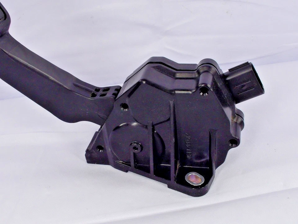 2014-2018 斯巴鲁 Forester 燃气踏板加速器 36010FJ050 原始设备制造商 — 第 2/4 张图片