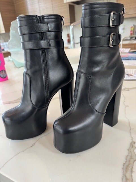VERY GENTLY PRE-OWNED YSL boots 37.5; Platform mid ankle high 