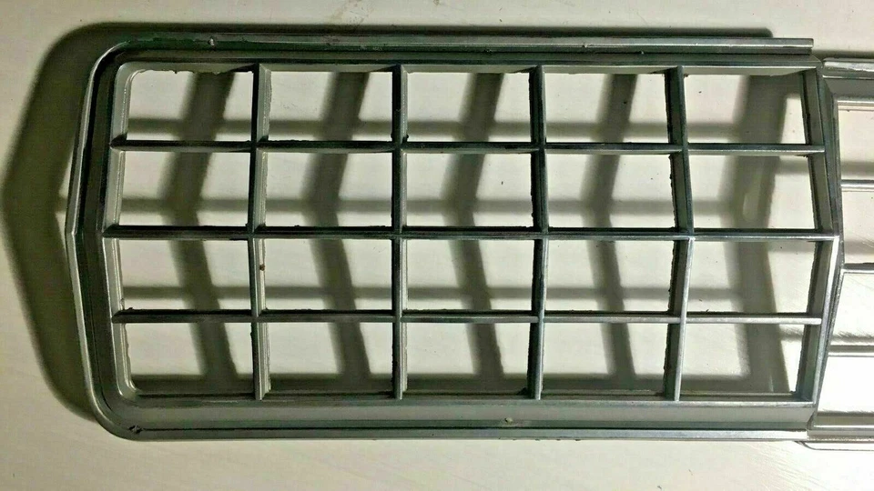 1974 74 FORD MERCURY MONTEGO REAR TAIL PANEL Trim Pieces - C20 - Image 3 of 4