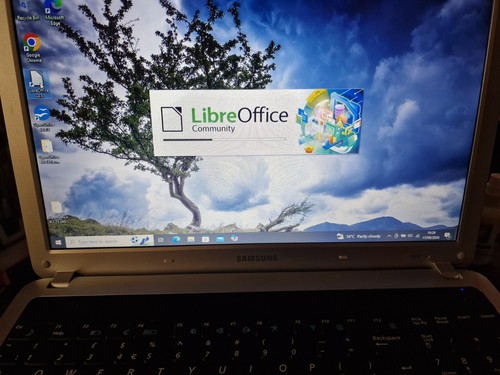 Samsung R530 4 Gb RAM 300 Gb hard drive good condition £49 Clearance price - Picture 9 of 24