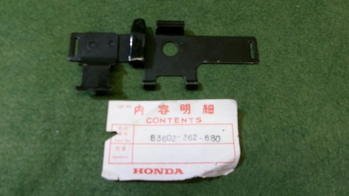 HONDA XL 175 73-75 BATTERY BOX HINGE NOS OEM 83602-362-680 - Picture 2 of 4