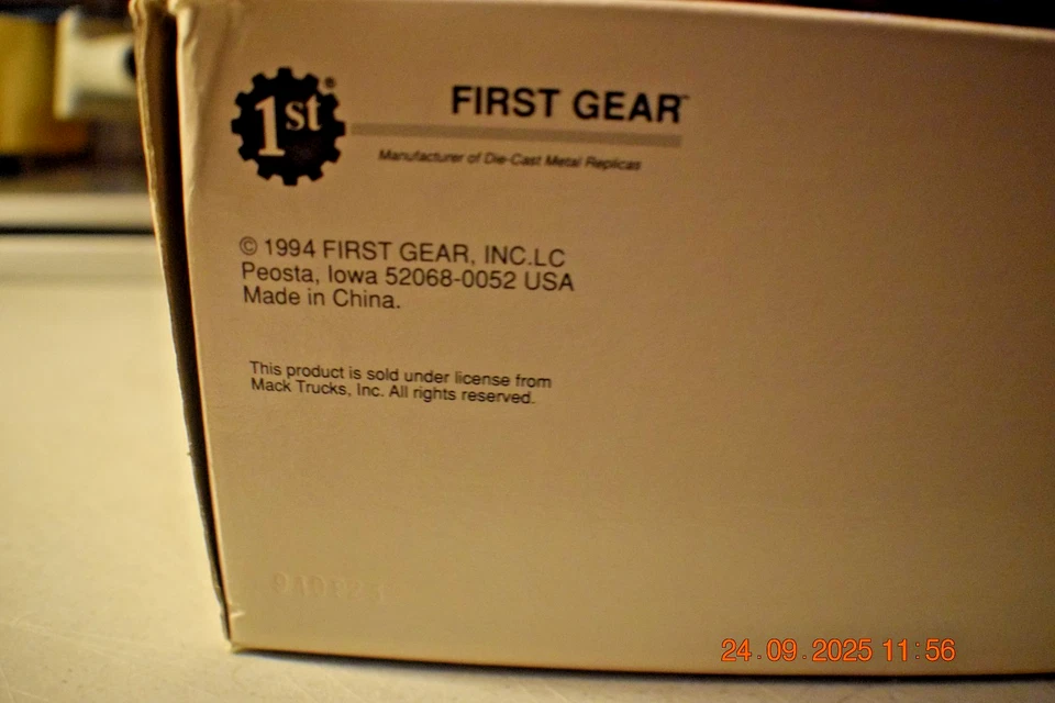 1st GEAR YELLOW TRANSIT TRACTOR TRAILER SET - 1994 - MINT IN BOX *FREE USA SHIP - Image 4 of 4