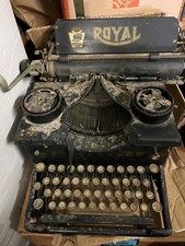 Antique ROYAL 10 Type Writer 