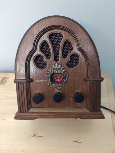 REPLICA OF 1929 WOODEN RADIO CROWN RA-W10 (WORKING).  Case Is Wood.