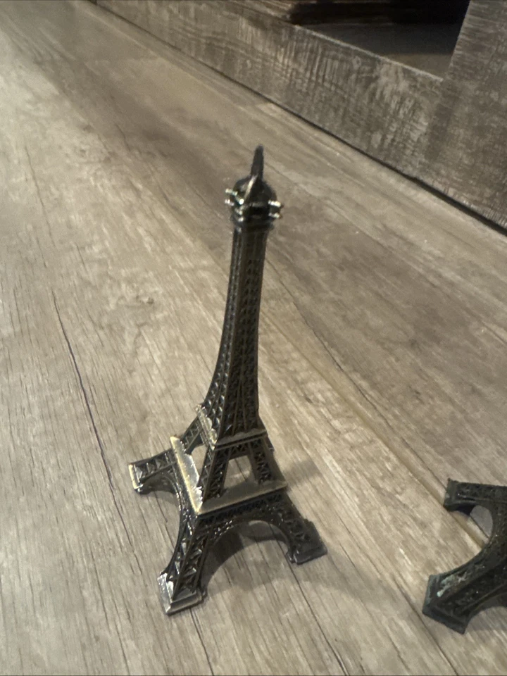 2 Piece Metal Eiffel Tower Antique Vintage Statue for Room, Office, Decorative S - Image 3 of 4