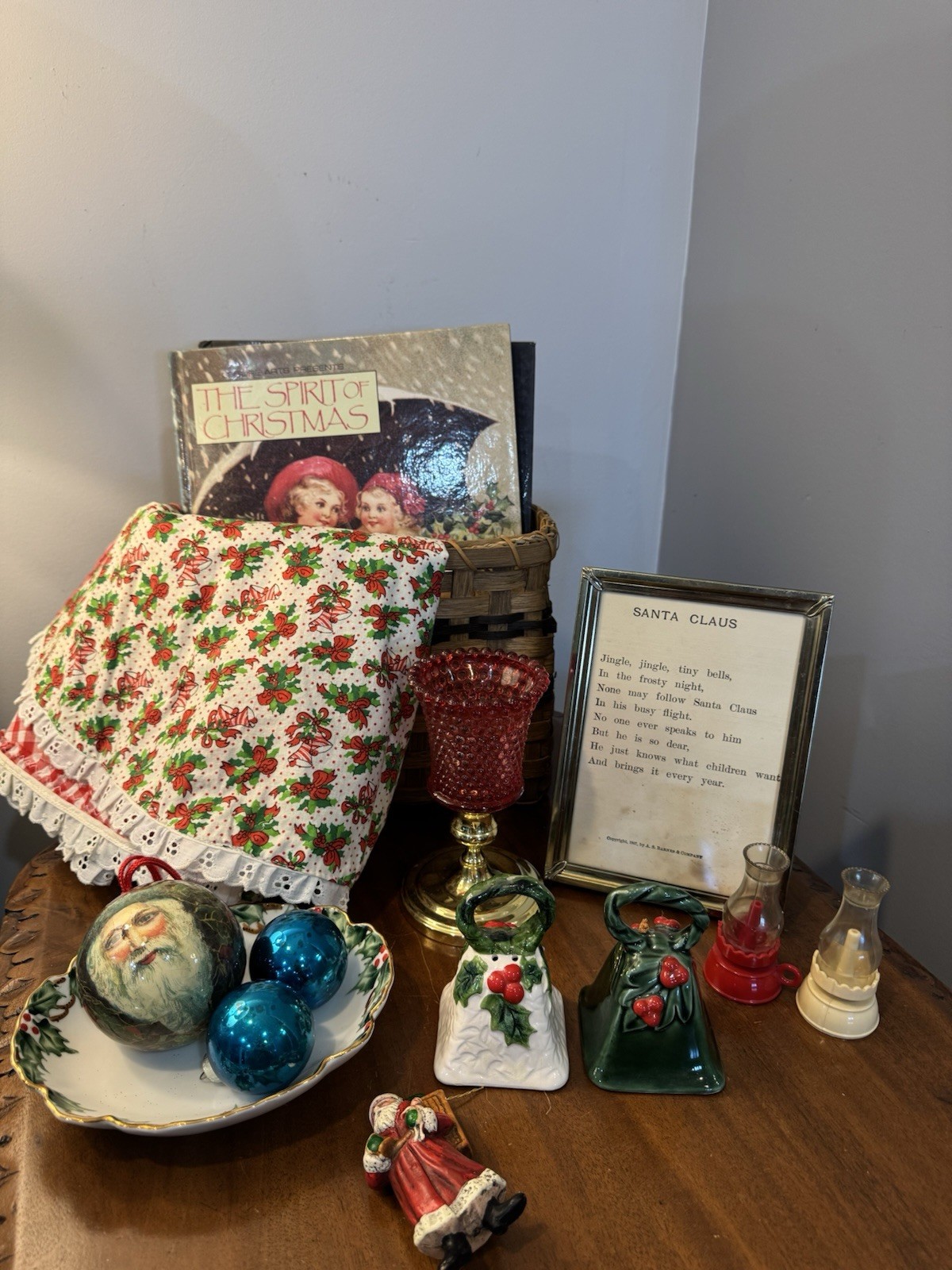 Christmas Gift Basket, Vintage Lovers Christmas Themed Gift Basket, Gold Decor