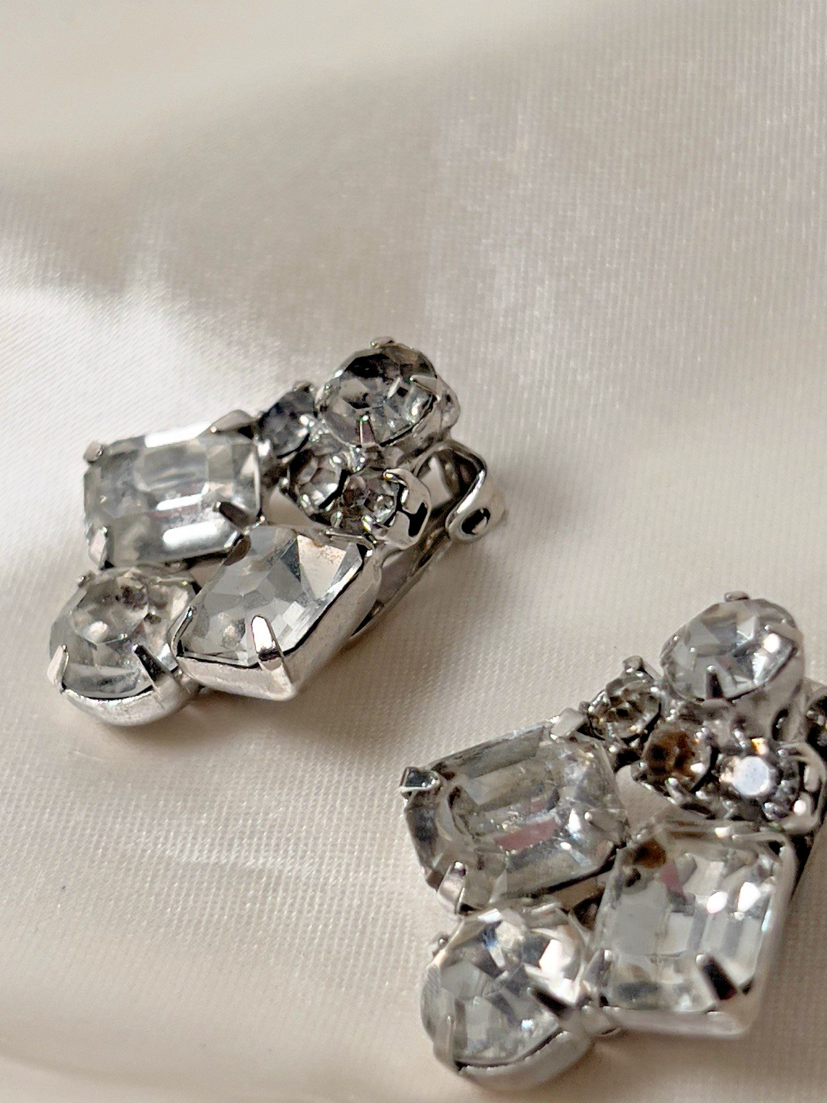 Vintage 1950s Rhinestone Cluster Clip-On Earrings – Mid-Century Sparkle