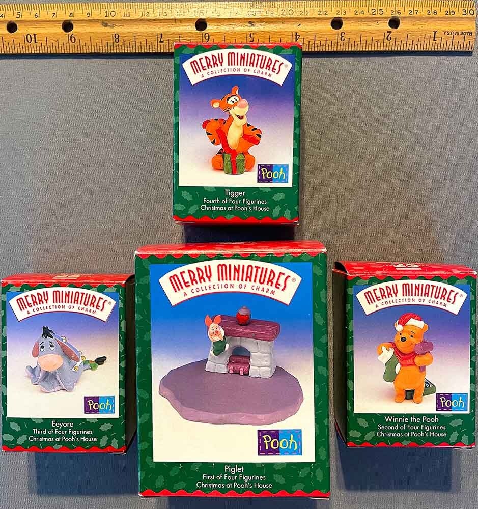 Hallmark Merry Miniatures Christmas at Pooh's House 1999 - Full