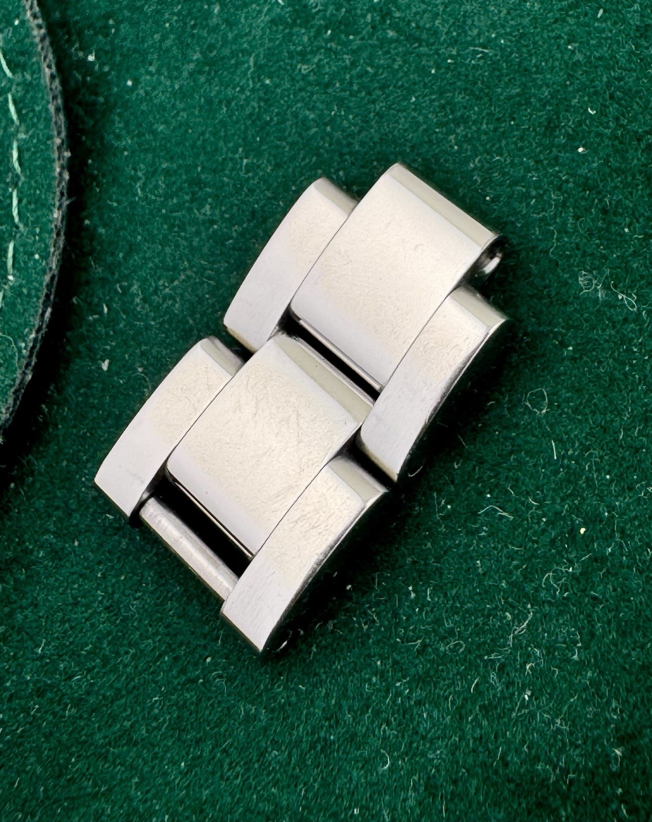 AUTHENTIC ROLEX SOLID MIDSIZE DATE DATEJUST STAIN… - image 1