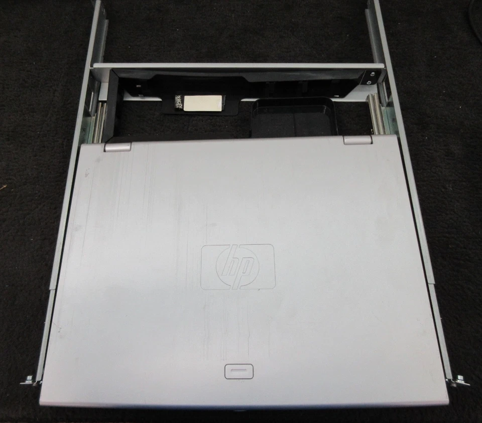 HP TFT7600RKM AG052A 17" LCD Monitor Console W/ Wires - Image 3 of 4