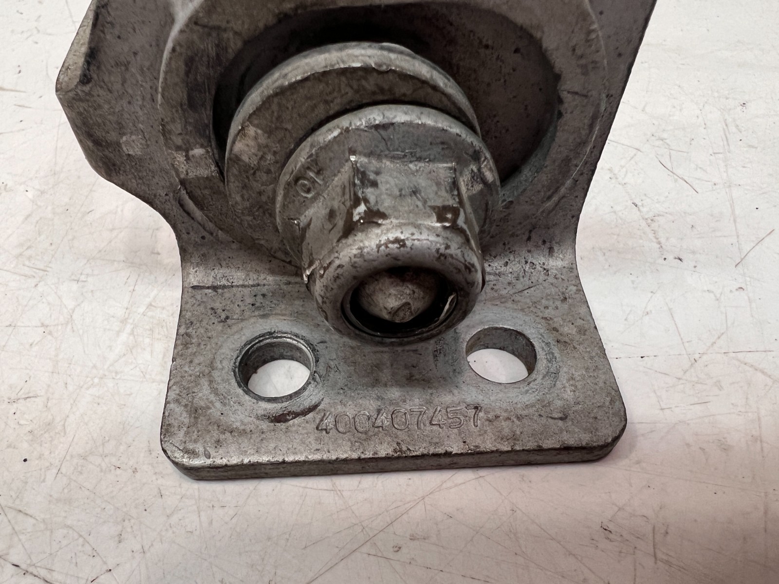Lamborghini Gallardo Mounting bracket P/N 400407457