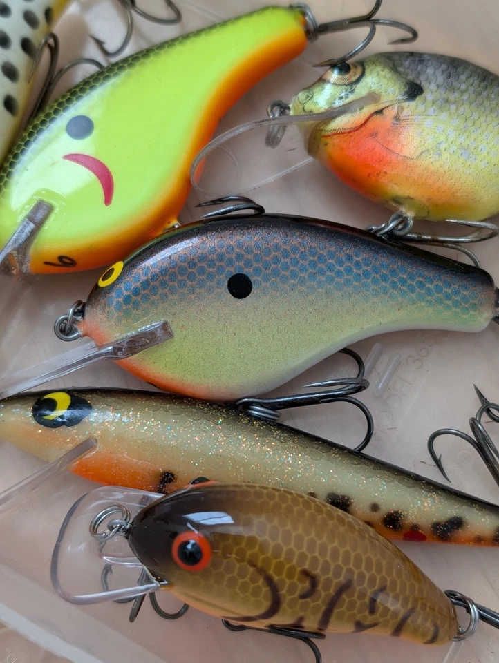 Vintage Crankbait Box Lot (20) Bomber Screwtails, Bagley, Poes und mehr - Bild 3 von 4