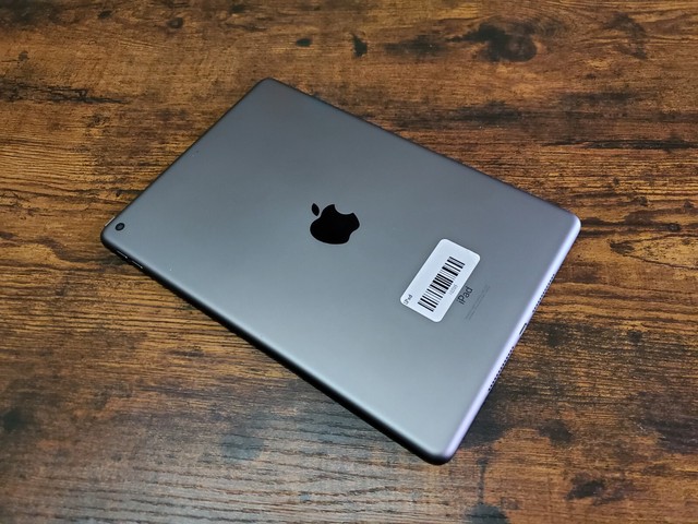 SALE／37%OFF】 Apple iPad 10.2インチ 第7世代 32GB 北米版 ＋オマケ