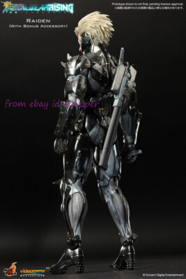 Hot Toys VGM17 Metal Gear Rising: Revengeance: 1/6 Raiden Action