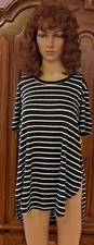 Women’s Navy/White Stripe Large Short Sleeve Top   Brand : Love Fire