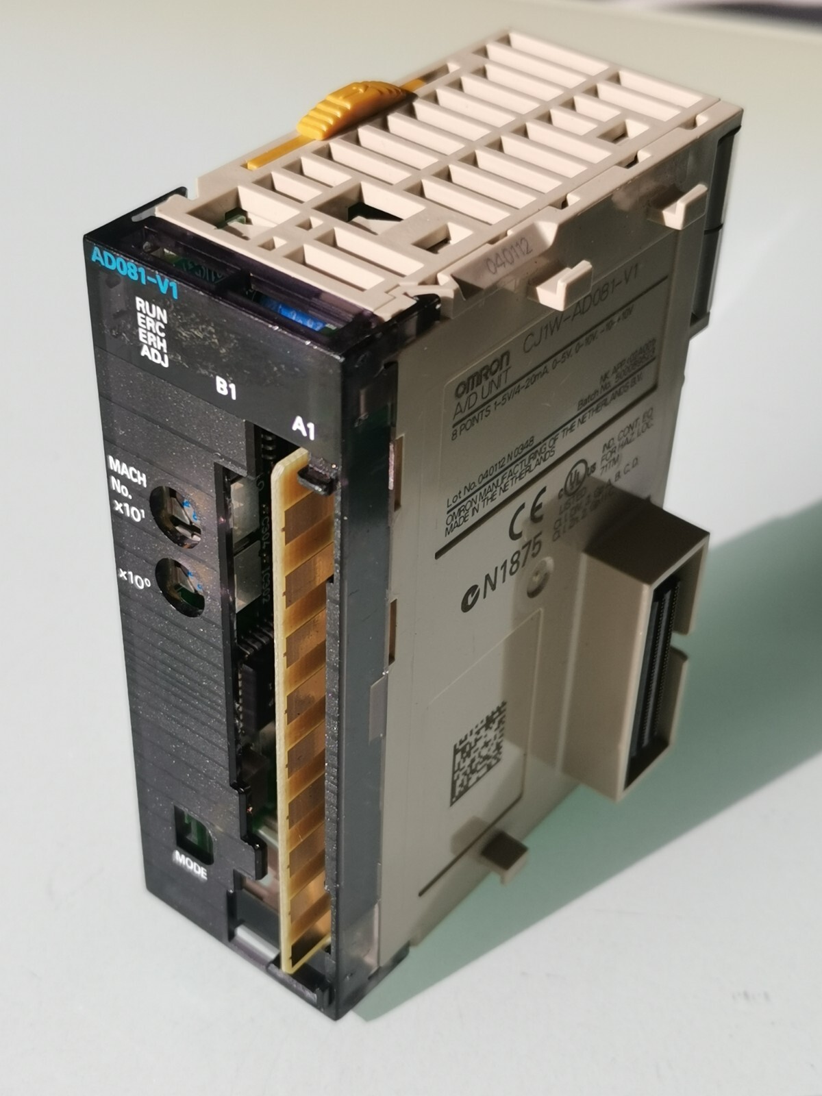 OMRON CJ1W-AD081-V1 A/D UNIT