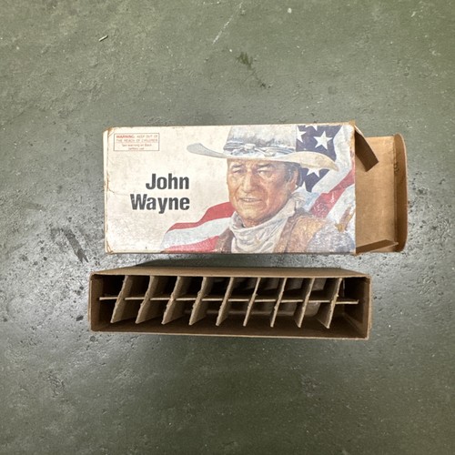 JOHN WAYNE - Winchester 32-40 Cartridge Box (empty) + Insert