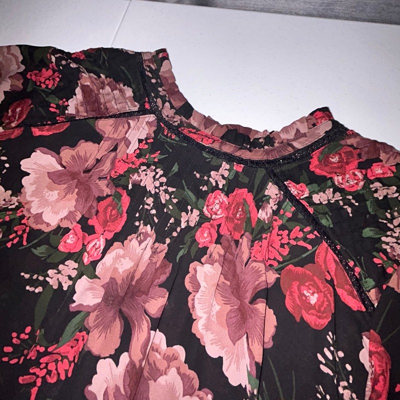 Torrid Black Floral Short Sleeve Women's Blouse Sz 5