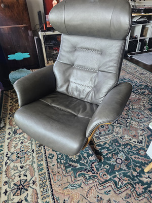 Eames Style Chair, Grey leather, Swivel base & reclines. Excellent condition!
