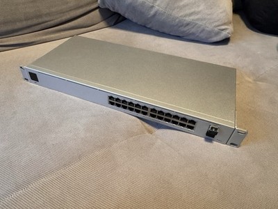 UniFi USW-24 Switch 24x RJ-45 2x SFP