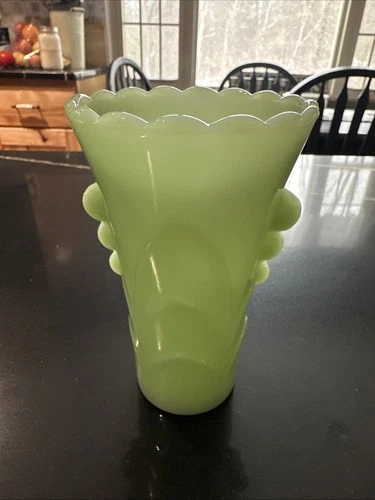 Vintage l 40s Anchor Hocking Fire-King Jadite Green Art Deco Scalloped Bead Vase