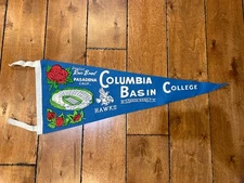 1961 COLUMBIA BASIN HAWKS JUNIOR ROSE BOWL SOFT FELT FULL SIZE 29" PENNANT