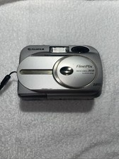 Vintage FUJIFILM FinePix Digital Camera 2650 2.0MP 3X Zoom With Case Works