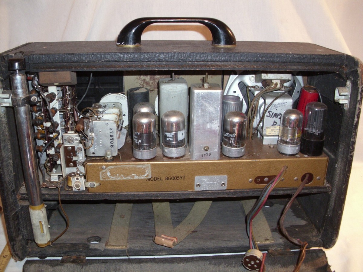 ZENITH TRANS-OCEANIC MODEL 8G005 PORTABLE SHORTWAVE TUBE ZENITH TRANS-OCEANIC MODEL 8G005 PORTABLE SHORTWAVE TUBE