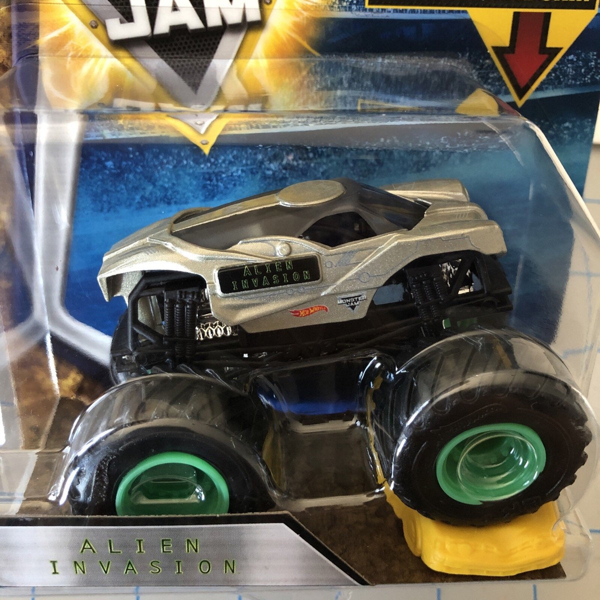 Tour Favorites Hot Wheels MONSTER Jam Truck Alien Invasion