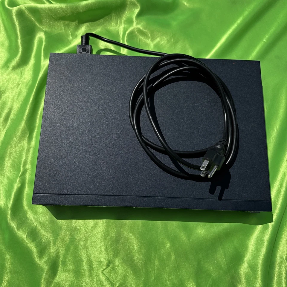 Open Mesh OM S8, 8 Port Gigabit PoE+Cloud-Managed Switch - Image 2 of 4