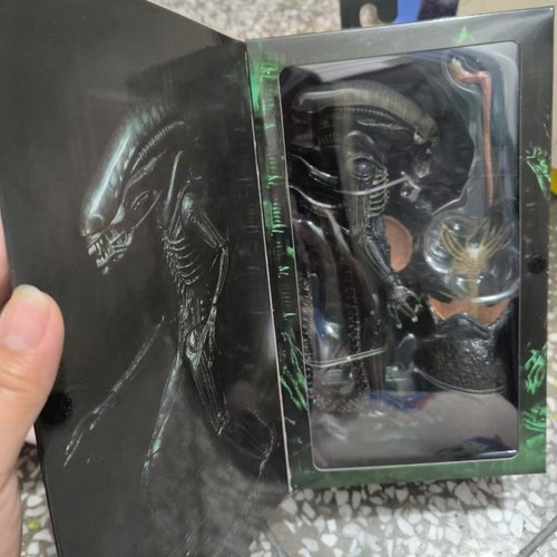 NECA Aliens Big Chap 7" Ultimate Action Figure – 40th Anniversary 1979 Version, SDCC 2020