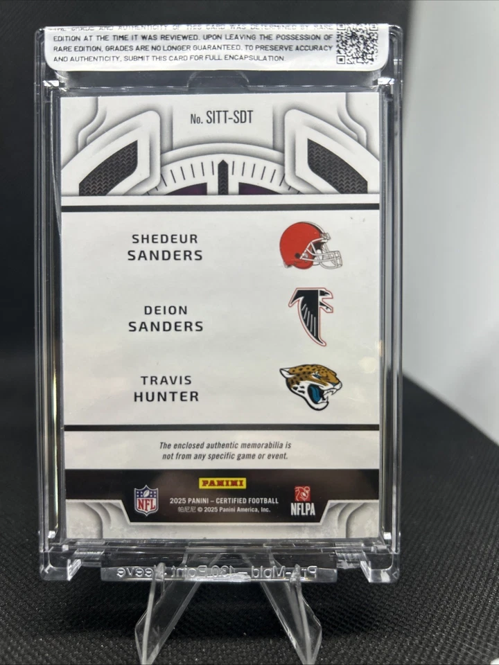 Puntadas FOTL certificadas 2025 en el tiempo Deion, Shedeur Sanders y Travis Hunter/15 Foto 3 de 3