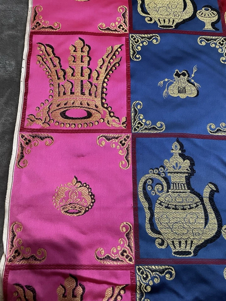 Heavy Weight Woven Upholstery Fabric with Large Design 4 yds x 30 Inches Wide - Image 2 of 4