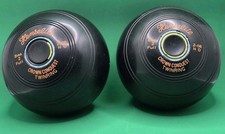 Pair of Hemselite Crown Conquest Twinring Bias 2 Full 2-08 HD Crown Green Bowls
