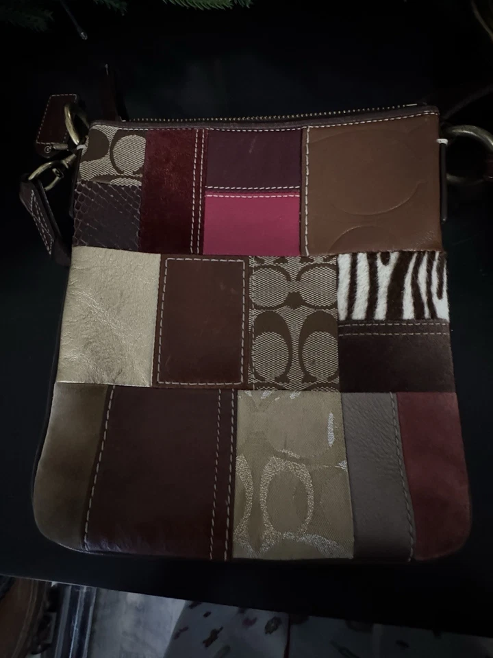 Cartera Bandolera Coach Vintage Multi-Tela Púrpura Rosa Retazos Gamuza Cuero Foto 2 de 3