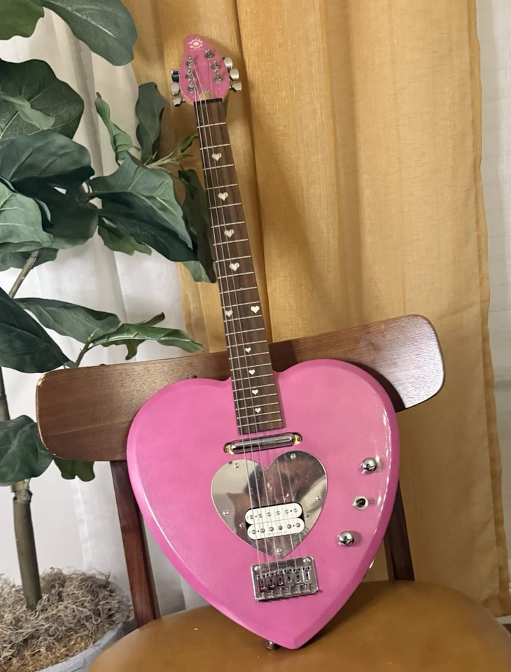 RARE Genuine Pink DAISY ROCK  Heartbreaker Short Scale Electric Guitar with Case - Image 4 of 4