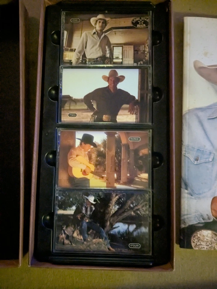 George Strait. Strait Out Of the Box. 4 Cassette set with booklet. 72 tracks. - Image 3 of 4