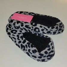 ISAAC MIZRAHI SLIPPERS  1 PAIR MEDIUM SIZE  NEW WITH TAGS.