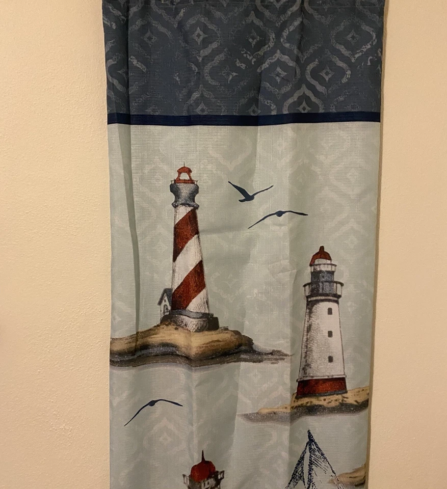 Cortina de Ducha Náutica Essential Home RN 42000 Usada 68WX72L Con Cortina Foto 2 de 4