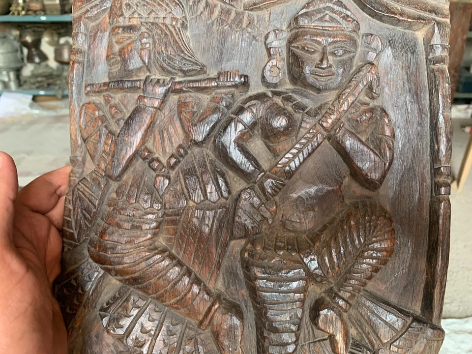 Marco colgante de pared antiguo de madera tallado a mano del siglo XVIII Señor Krishna decoración de panel" Foto 4 de 4