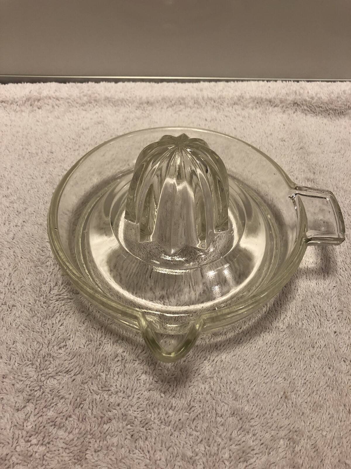 Clear  Glass Juicer  With Handle And Pour Spout Vintage 6&rdquo; x 6&rdquo;