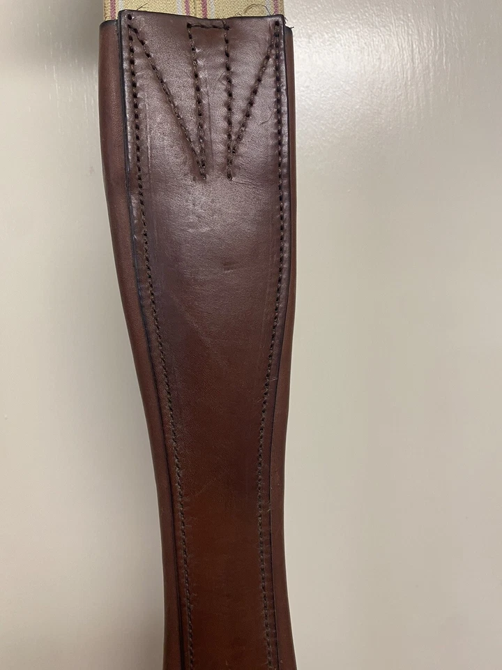 NUEVO CON ETIQUETAS 50” Perri’s Acolchado Extremo Dividido Superposición Circunferencia Newmarket Hunter Jumper Escolar Foto 3 de 4